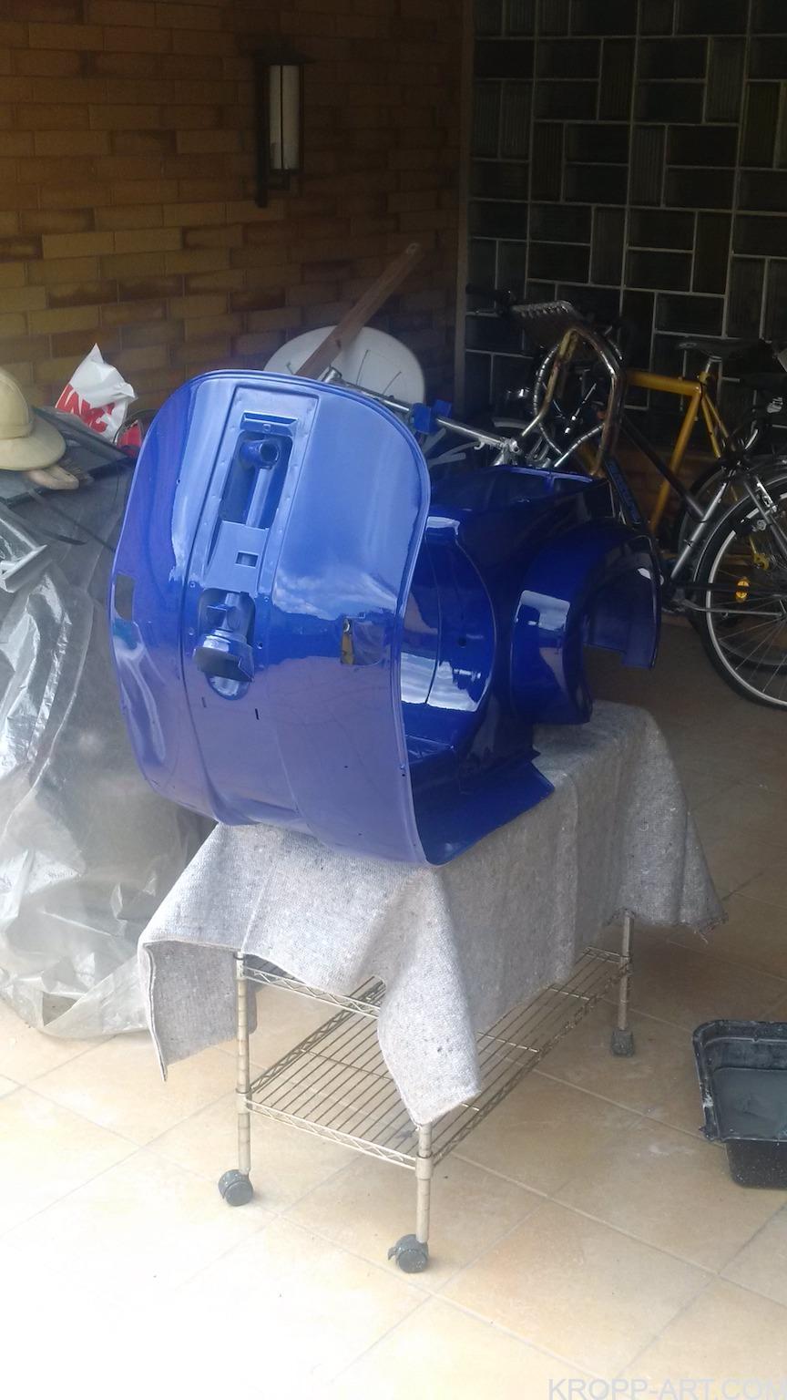 Blaue Vespa PK 80